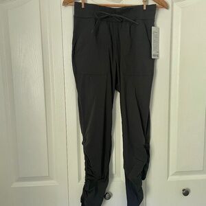 lululemon athletica Grey Beyond the Studio Jogger | Size 6